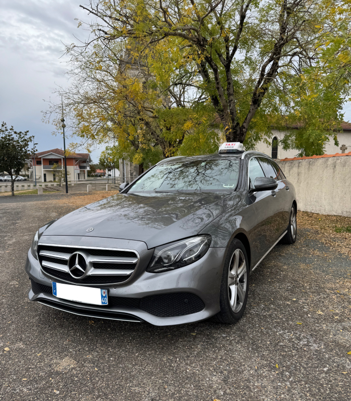 Taxi haut de gamme Mercedes pour trajets confortables et professionnels